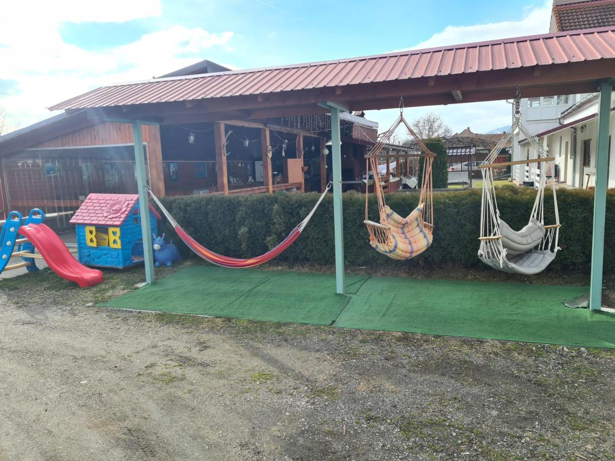 Cazare Turism Prislop Hotel Hateg Ngoại thất bức ảnh